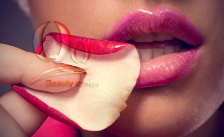 Có nên  phun xăm môi pha lê không ? 