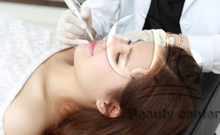 Phun xăm môi collagen giá bao nhiêu tiền ? 