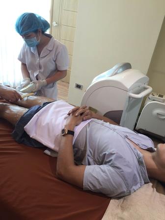 Nhổ hay cạo lông bụng có sao không ?